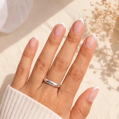 Inspiration french blanche fine et minimaliste sur base rosée