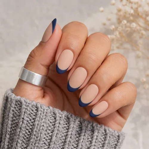 Inspiration french bleu marine mate sur base nude