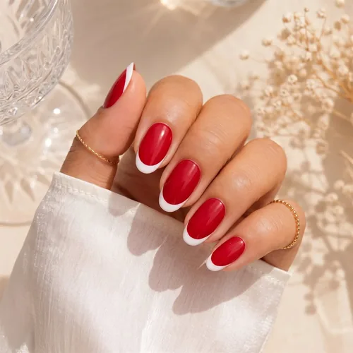 Inspiration french rouge vif cerclée de blanc sur ongles amande